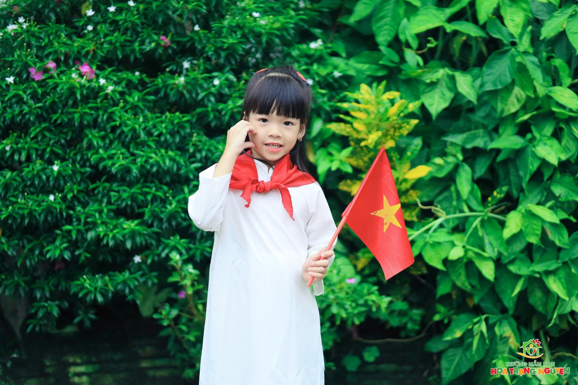 Rực rỡ sắc đỏ tự hào Việt Nam tại Hoa Trạng Nguyên